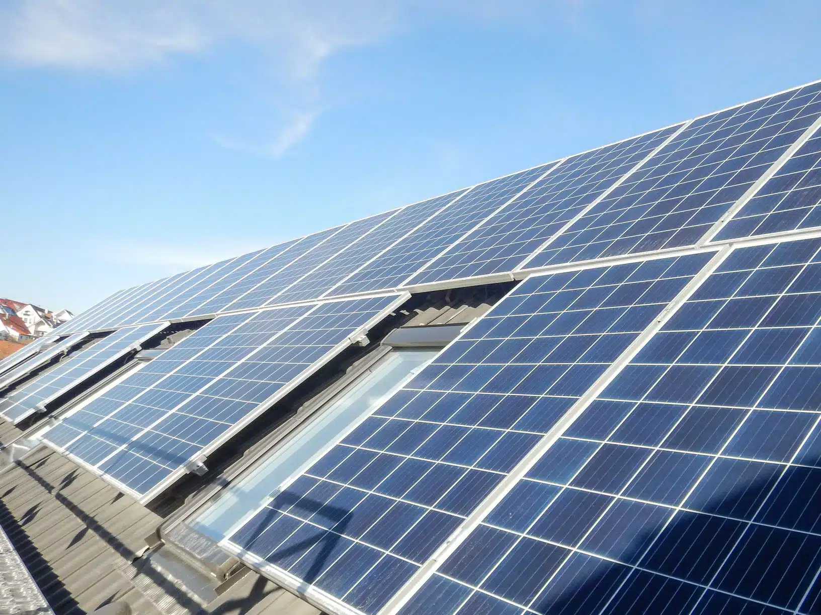Photovoltaikmodule auf einer geneigten Dachfläche