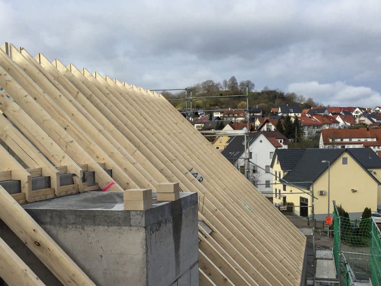 Dachkonstruktion während der Bauphase in Grafenberg
