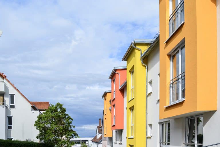 Fassadenfolge des Wohnensembles in Plattenhardt